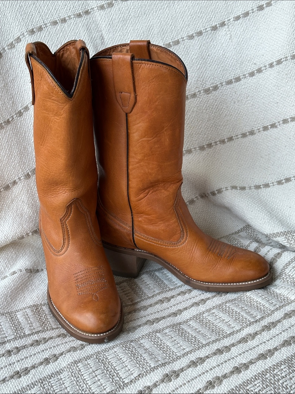 Wolverine Vintage Tan Leather Heeled Boots with Vibram Soles